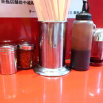 ラーメン二郎 - 卓上調味料