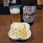 李家福酒場 - 干し豆腐の和え物とアサヒスーパードライ(中瓶)