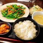 Gofuku rou - 豚肉とニンニク芽炒め定食