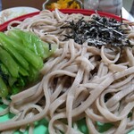 町田屋 - 蕎麦。刻み海苔と菜っ葉系(小松菜？)。