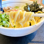 やったろうじゃん - 麺は、写真以上に
なかなか極太である