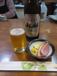 Taishuu Kappou Kiyasu - 瓶ビール(700円)とお通し