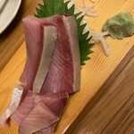 Sakaba Shishi - 鰤のお刺身。脂のりもよく美味しい！（＾ω＾）