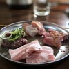 Hiraono Tamaya - ◆カルビ・ハラミ・豚バラ、鶏モモは、それぞれ二切れずつ。