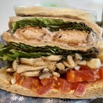 サーモンフライマロンクリームサンド