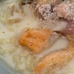 塩そば専門店 桑ばら - 白いサーモン鮭バタ白子そば