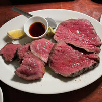 カルネジーオ イースト - 