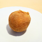 梢月 - 人気商品・きなこボール（￥60）。揚げドーナツに見えるが、想像を超えた驚きの食感