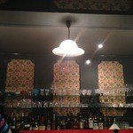 ヤマトヤ - カウンターの向こうの棚