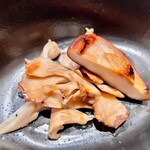 はっこく - 2022.9.  箸休め②椎茸と舞茸の焼き野菜