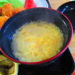お食事処 河童 - 日替わりワンコインランチ・カキフライ定食　５００円（税込）の味噌汁のアップ【２０２２年１１月】