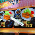 お食事処 河童 - ２人の日替わりワンコインランチ・カキフライ定食　５００円（税込）デフォ【２０２２年１1月】