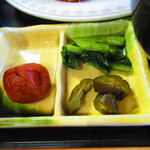 お食事処 河童 - 日替わりワンコインランチ・カキフライ定食　５００円（税込）の梅干しアップ【２０２２年１１月】