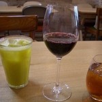 ユニオンサンドヤード - 野菜ジュースとビオワイン、そしてお茶。野菜ジュース飲み放題。