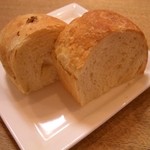 ユニオンサンドヤード - キャベツのパンと普通のパン。こちらもおかわりあり。