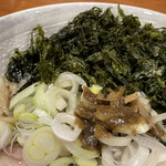 唯一無二のらぁ麺専門店 イ袋ワシづかみ - 黒バラ海苔がたっぷり
