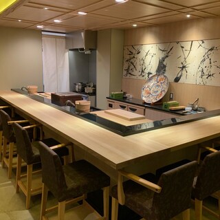 A calming space that incorporates Japanese tastes, such as old folk materials and Japanese paper.