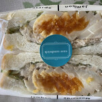 イーズ サンドイッチ - 煮たまごとツナ