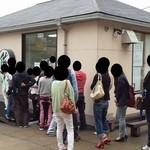 俺のラーメン あっぱれ屋 - １１時２０分着！店内に３０名入り、店外に２０名ほどの列が…(・。・;