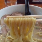 俺のラーメン あっぱれ屋 - コシがあって旨い、中太平打ち麺～♪(^o^)丿