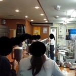 俺のラーメン あっぱれ屋 - カウンター席の様子～♪満席！(・。・;