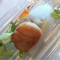 レストラン マノワ - ホタテ貝のローストと　あさりとキャベツのソテー　オリーブオイルとアサリの泡