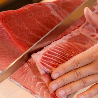 やま幸直送生本鮪と鎌倉の地産食材を活かしたお重を提供