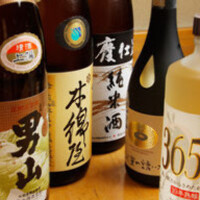 お寿司に合う、選りすぐりのお酒をご用意しております。詳しくは従業員までお問合せください。