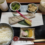 旬食房 ふた葉 - 料理写真:日替わり定食は900円