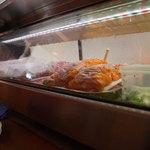びすとろUOKIN - カウンター、寿司屋のようなネタケース
