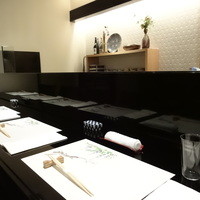 北新地 湯木 本店 - カウンターはお手元が見えません