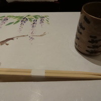 北新地 湯木 本店 - 藤の絵が季節にぴったりです