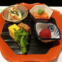 北新地 湯木 本店 - 彩も綺麗な八寸