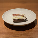 両忘 - アンチョビとチーズのクロスティーニ