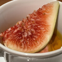 両忘 - 無花果って相変わらず美しい断面です