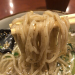 胡椒饅頭KIKI - 麺には、胡椒の粒⁉︎