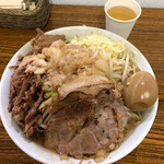 夢を語れ - 麺300g、ニンニクアリ野菜カラメマシ、煮卵トッピング。