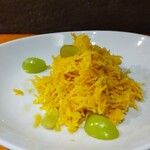 Pasutaya Chevinchi - 神の島レモンのパスタ 1000円、黄色ニンジンのサラダになります