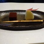 料亭 冨茂登 - 生チョコ  ウサギりんご