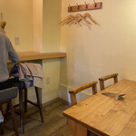 Hinata cafe - 奥にテーブル席が二卓ほど