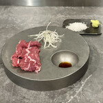 Nose to Tail - ツラミの刺し-赤牛-