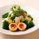 Sakae and salad with steamed chicken and boiled egg
