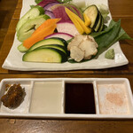 じゅん平 - 野菜刺身と4種のソース。(ソース使わなくても十分美味)