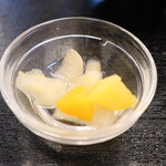 和合餃子 - デザートは缶詰フルーツ