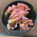 Yakiniku Horumon Isshoubin - 