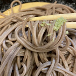 Teuchi Soba Dokoro Tamba - しっかりした蕎麦、わさびつけて