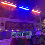 タイ屋台メシ モンティ 13 - 頭オカしくなりそうな内観（もうオカしいぞ？）