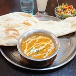 BISHAL indian -RESTAURANT - ダル(豆)カレーセット(サラダ、ナン、ラッシー)