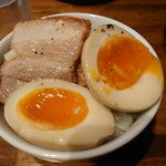 麺屋 悠 - ミニ焼豚・味玉丼完成（笑）