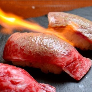【精選肉類】肉壽司吃到飽！！入口即化的鬆軟！